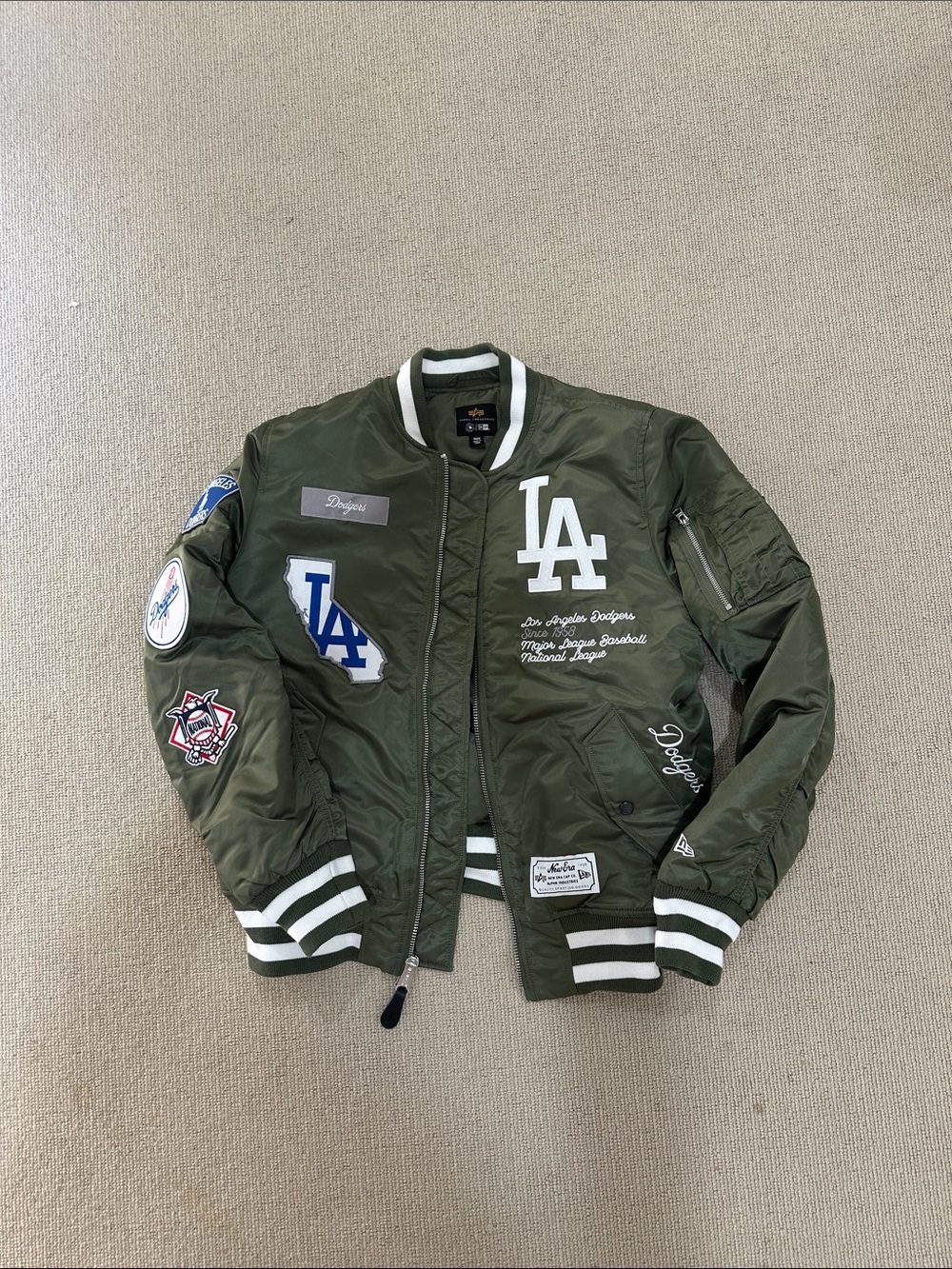 Los Angeles Dodgers Olive Green Patch Bomber Jacket medium new era
